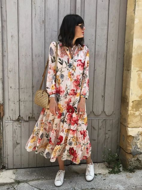 Dress And Sneakers Outfit, Summery Outfits, Casual Frocks, Shirt Dress Outfit, Long Dress Design, Estilo Boho Chic, Fashion Tops Blouse, Modest Skirts, French Girls