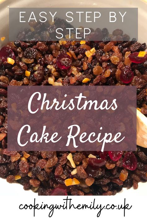 Easy Xmas Cake Recipe, Recipe For Christmas Cake, Cake Ideas Decorating, Christmas Cakes Ideas, Xmas Cake Recipes, Sponge Cake Recipe Best, Christmas Cake Recipe Traditional, Best Christmas Cake Recipe, Christmas Cake Ideas