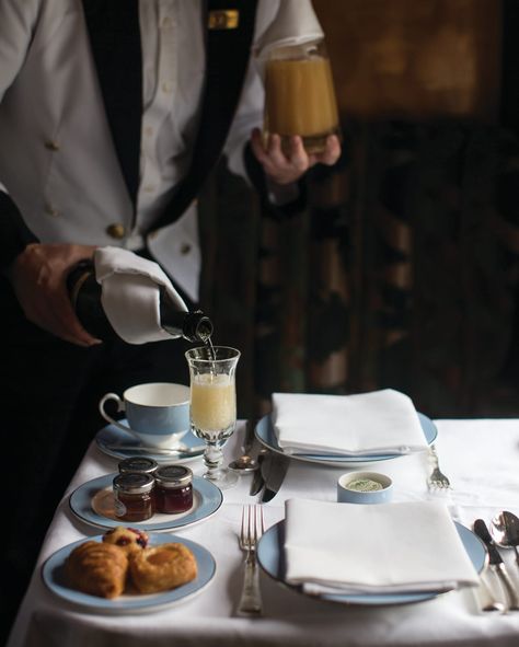 Luxury Seating | Luxury Train Journey on Belmond British Pullman Belmond British Pullman, Romantic Ways To Propose, Victoria Station London, British Pullman, Best Restaurants In London, Pullman Train, Dinner Train, London Victoria, Luxury Service