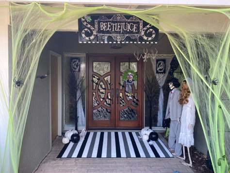 Movie Theme Halloween Decorations, Halloween Decorations Outdoor Theme, Halloween Theme House Decorations, Pop It Halloween Costume, Themed Halloween Decorations Outdoor, Betelgeuse Halloween Decorations, Bettle Juice Decorations Diy, Beetlejuice Halloween Yard Decorations, Beetlejuice Front Porch