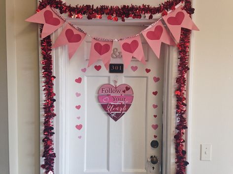 Cute Dorm Decor, Door Decorations College, Dorm Door Decorations, College Items, Door Decoration Ideas, Dorm Room Doors, Dorm Door, Cute Dorm, Girl Dorms