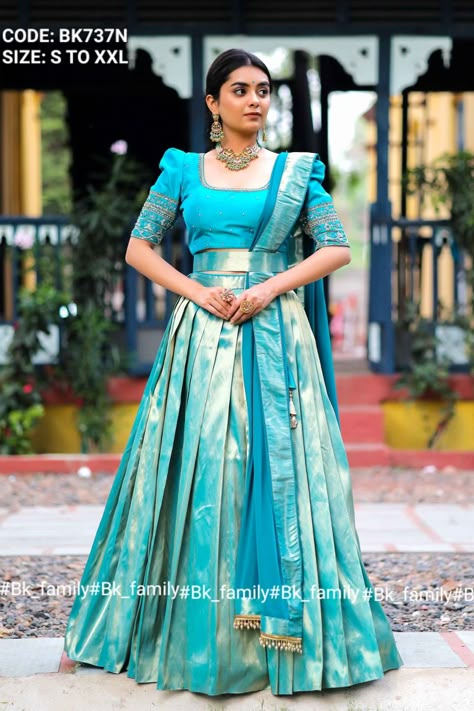 Grand Half Saree For Wedding, Half Saree Set, Saree Bride, Lehenga Ideas, Half Saree Function, Simple Lehenga, Open Blouse, Half Saree Lehenga, Long Gown Design