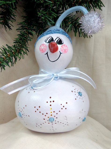 Hand painted, small bottle gourd snowman with battery operated tea light by… Gourd Snowman, Paint A Snowman, Snowman Gourds, Gorgeous Gourds, Gourd Crafts, Bottle Gourd, Gourds Birdhouse, Decorative Gourds, Hand Painted Gourds