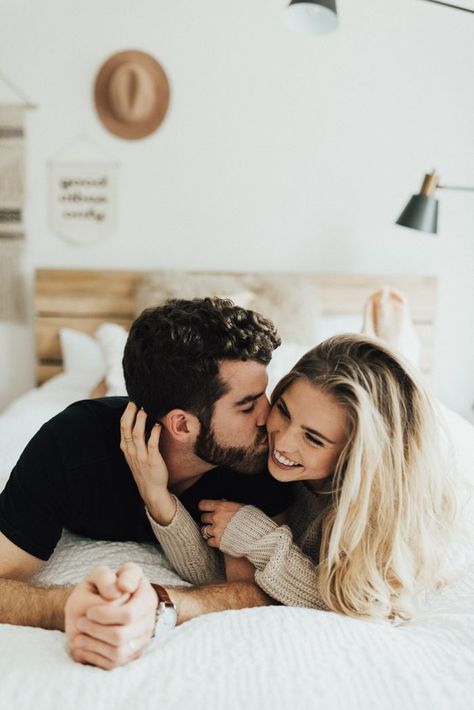 Cozy neutral white bedroom newlywed anniversary photoshoot inspiration | image by Peyton Rainey Lifestyle Photography Couples, Inspiration Photoshoot, Home Photo Shoots, 사진 촬영 포즈, Couple Photoshoot Poses, Photo Couple, Couple Photography Poses, Wedding Photography Poses, Paros