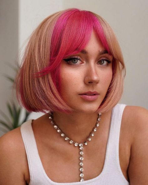 Block Colored Bob with Curtain Bangs Color Block Fringe Hair, Peach And Brown Hair, Pink Fringe Hair, Duo Tone Hair, Peach And Pink Hair, Two Toned Pink Hair, Two Tone Pink Hair, Crazy Hair Color Ideas, Two Tone Hair Color Ideas