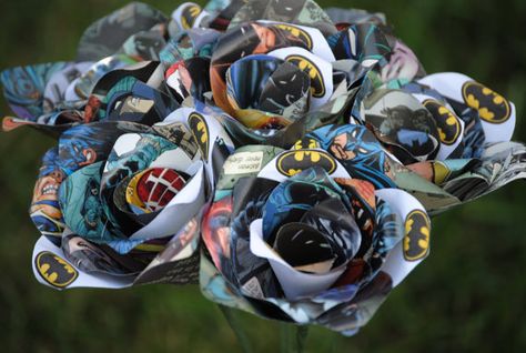 6 BATMAN Comic Book Roses.  Wedding Birthday by TreeTownPaper Batman Wedding Theme, Book Roses, Batman Wedding, Batman Gifts, Superhero Wedding, Batman Comic Books, Creative Gifts For Boyfriend, Roses Wedding, Paper Flower Bouquet