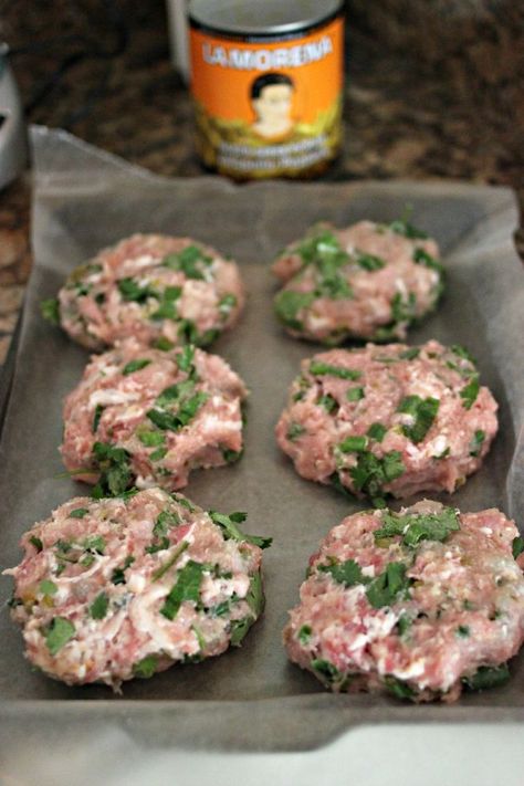 Jalapeno Popper Chicken Burgers. Bacon, chicken and jalapenos ground together, grilled and topped with jalapeno cream cheese. Ground Chicken Salad Recipes, Cream Cheese Jalapeno, Jalapeno Cream Cheese, Ground Chicken Burgers, Popper Chicken, Chicken Burgers Recipe, Jalapeno Popper Chicken, Bacon Chicken, Ground Chicken Recipes