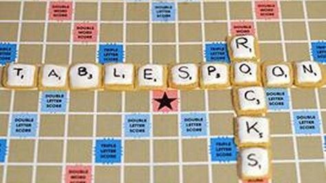 I hate board games. I just wanna win already. But with this version of Scrabble, I win even if I lose 'cuz I can eat the letter pieces! Scrabble Cookies, Pillsbury Sugar Cookie Dough, Pillsbury Sugar Cookies, Cookies Birthday, Great Websites, Scrabble Letters, Cookie Frosting, Creative Cookies, Scrabble Tiles