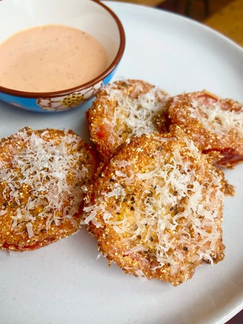 Fried Red Tomatoes Recipe Pioneer Woman, Fried Heirloom Tomatoes, Fried Ripe Tomatoes, Air Fried Tomatoes Red, Pan Fried Tomatoes, Air Fried Tomatoes, Red Tomato Recipes, Fried Tomatoes Red, Breaded Tomatoes Recipe