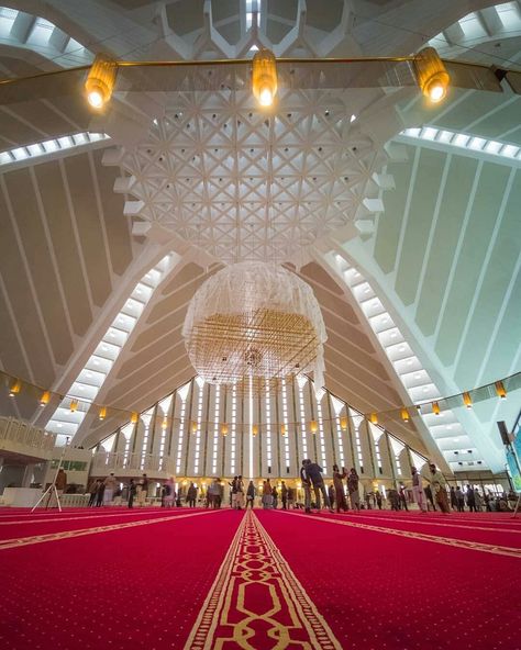 Faisal masjid Islamabad پاکستان 🇵🇰 Eid Namaz, Faisal Masjid, Pakistan Tourism, Beautiful Mosques, App Logo, Islamic Architecture, South Asia, Pakistan, Beautiful Places