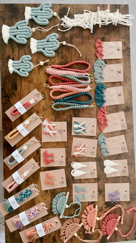 Macrame Business Ideas, Macrame Market Display, Art Vendor Booth Ideas, Lavender Flowers Diy, Crochet Market Setup, Macrame Display, Diy Macrame Earrings, Simpul Makrame, Pola Macrame