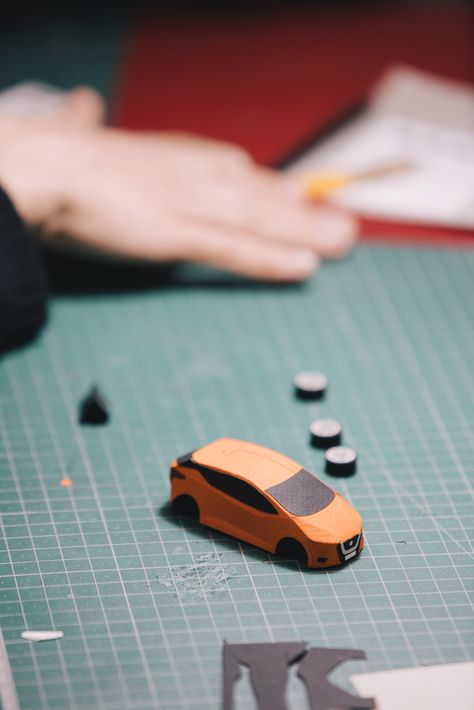 Adorable Miniature Car Replica Made in Paper – Fubiz Media Paper Toy Car, Book Crafts Diy, 3d Ideas, Paper Car, Nissan Micra, Miniature Cars, Lego Cars, Mini Things, Car Stuff