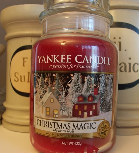 Candles Yankee Candle, Christmas Yankee Candles, Aesthetic Yankee Candle, Yankee Candles Aesthetic, Christmas Candle Aesthetic, Yankee Candle Aesthetic, Christmas Candles Aesthetic, Christmas Wishlist Aesthetic, Yankee Candle Christmas