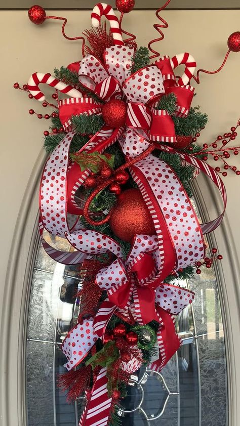 Modern Home Entrance, Dollar Tree Christmas Decor, Peony Tattoo, Branches Diy, Lights For Christmas, Grinch Christmas Tree, Diy Christmas Wreaths Ideas, Christmas Wreaths Ideas, Christmas Wreaths Diy Easy