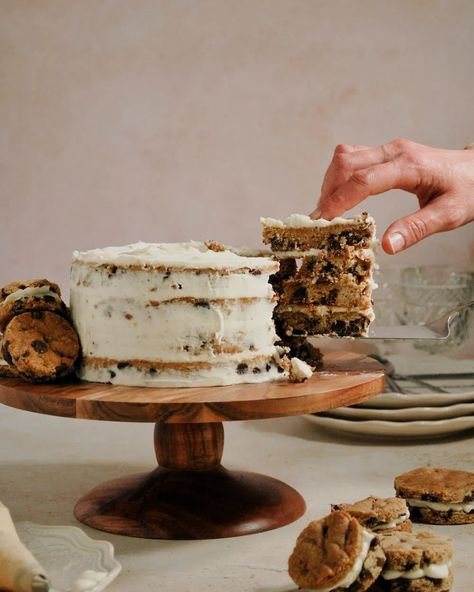 Chocolate Chip Cookie Cake from Baking This Simple. Four layer of thick, chewy, chocolate chip cookies. With fluffy, light layers of whipped cream cheese frosting. The perfect dessert for the cookie lover. Grab the recipe from bakingthissimple.com. Cake Decorating Stand, Cookies Light, Whipped Cream Cheese Frosting, Chocolate Chip Cookie Cake, Cookie Cake Recipe, Whipped Cream Cheese, Chewy Chocolate Chip, Chewy Chocolate Chip Cookies, Chewy Cookie