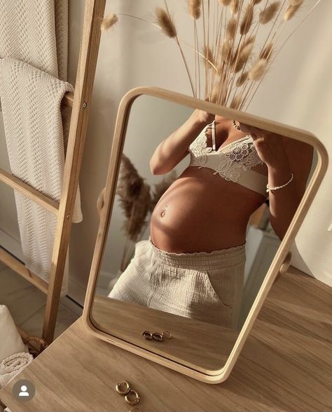 Pregnant Photoshoot, Cute Pregnancy Pictures, Pregnancy Belly Photos, Maternity Photo Outfits, Belly Photos, Maternity Photography Poses Pregnancy Pics, Baby Announcement Pictures, Wanting A Baby, Future Mommy