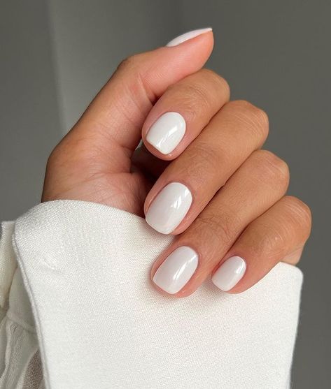 White Short Nails, Nails Latina, Nails Plain, Fake Nails White, Flame Nails, White Gel Nails, Nails French Tips, Pride Nails Designs, Cute Nails Short