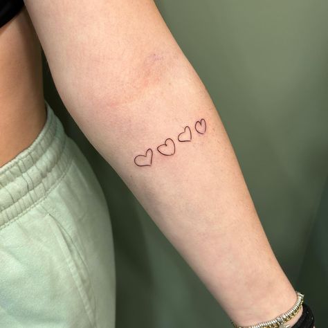 Quattro cuori, nessuno uguale all’altro, disegnati da quattro mani diverse, ognuno con le proprie caratteristiche proprio come i componenti di una famiglia. Un modo romantico di portare i propri cari sempre con se. . . . #smalltattoos #minitattoo #piccolitatuaggi #ideetattoo #ideetatouage #tattooideas #tattooartist #familytattoo #familia #familytattoos #inktattoo #inkwork #cuori #cuoreacuore #hearttattoo #tatuando #tatuaggi #tatuaggipiccoli #tatuaggiitalia #tatuaggio_tradizionale Vision Board, Tattoos