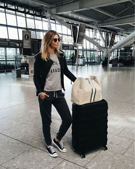 30+ Comfortable and Stylish Outfits for Long Haul Flights | My Cute Outfits Summer Airplane Outfit, Comfortable Airport Outfit, Flight Outfit, Airport Travel Outfits, Comfy Travel Outfit, Airplane Outfits, Outfit Airport, Travel Outfit Plane, Comfy Travel