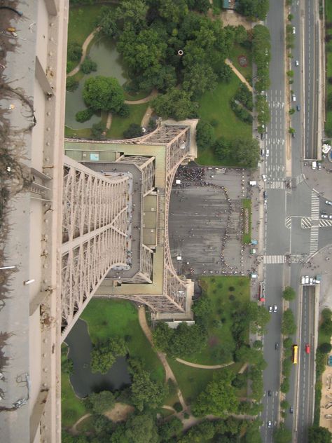 Looking down the Eiffel Tower Torre Eiffel Paris, Eiffel Tower In Paris, Tower In Paris, The Eiffel Tower, Paris Travel, Aerial View, Dream Vacations, Dream Big, Paris France