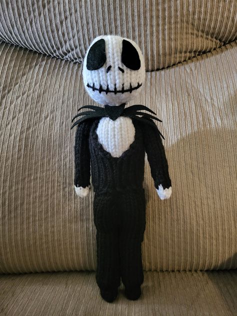 Jack Loom knit pattern Jack Skellington Knitting Pattern, Loom Knitting Ideas, Loom Stitches, Jack Skeleton, Knit Toys, Circular Knitting Machine, Loom Knitting Patterns, Loom Knit, Crochet Stuff