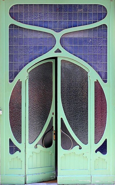 Mint Door, Art Nouveau Arquitectura, Green Doors, Barcelona Art, Art Nouveau Architecture, Cool Doors, Green Door, Art Nouveau Design, Wallpaper Vintage