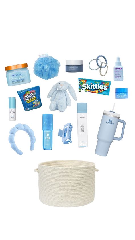 Blue self care basket for your bestie xx Blue Basket Gifts, Baby Blue Basket, Baby Blue Gifts, Burr Basket Blue Theme, Blue Christmas Gifts, Blue Burr Basket, Blue Birthday Basket, Blue Themed Gift Baskets, Blue Self Care