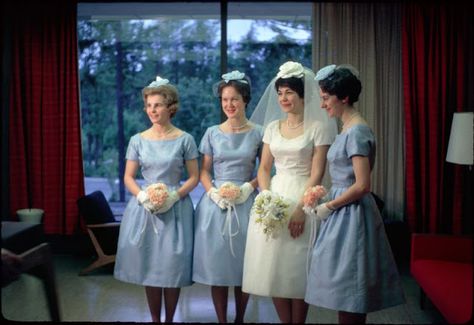 A Wedding in the Early 1960s Through Fascinating Photos ~ Vintage Everyday 1960s Wedding Photos, 1960s Wedding Dresses, Vintage Bridal Fashion, Bride Dress Vintage, Nostalgic Wedding, 1960s Wedding, Gowns Vintage, Vintage Wedding Party, 1960s Dresses