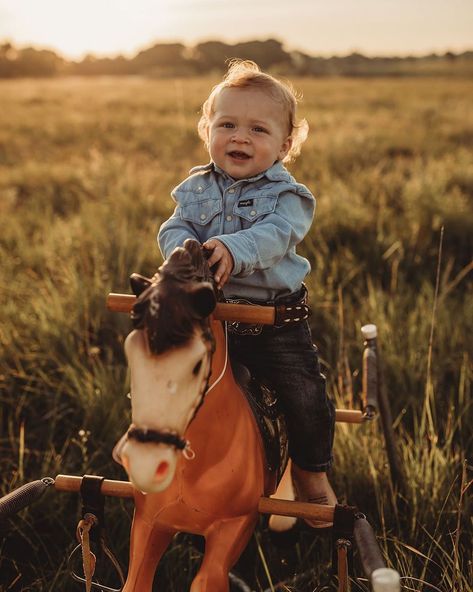 1st Rodeo Birthday Photoshoot, One Year Western Pictures, 1st Birthday Pictures Boy, Calvin Photoshoot, Cowboy First Birthday Photo Shoot, Western 1st Birthday Photoshoot, First Birthday Cowboy Photoshoot, Baby Boy First Birthday Photo Shoot, First Birthday Pictures For Boys