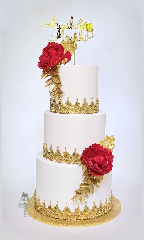 Red Fondant Cake Design, 3tier Wedding Cake, Mehendi Cake, Castle Birthday Cakes, 3 Tier Wedding Cake, Modern Birthday Cakes, Cake Decorating Books, Wedding Cake Display, Birthday Cake Flavors