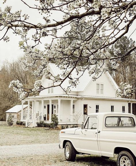 Old Farmhouse Floor Plans, Victorian Homes Floor Plans, Country Farm Houses, Four Gables Farmhouse, Building A Farmhouse, Four Gables, Home Addition Ideas, House Paint Ideas, Cabin Farmhouse