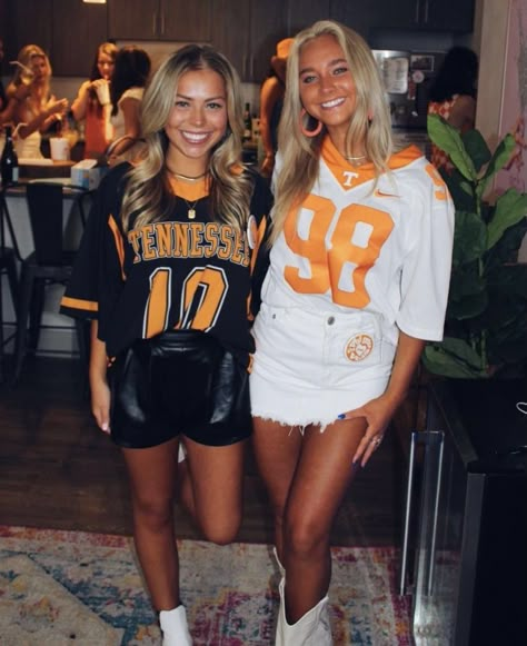 Tennessee Vols Football Jersey, Gameday Jersey Outfit Football, Tennessee Vols Jersey Outfit, Jersey Outfit Football Game Day, Cute Vols Outfit, Ut Gameday Outfit Tennessee, Utk Game Outfits, Tennessee Football Game Outfit, Tn Vols Gameday Outfit