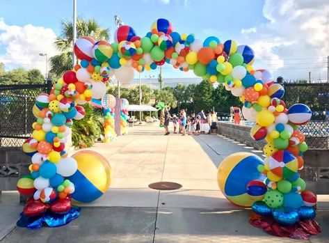 Party Entrance Decoration, Teen Pool Parties, Party Balloon Arch, Summer Block Party, Monster Inc Birthday, 16 Balloons, Party Entrance, Small Balloons, Garland Backdrops