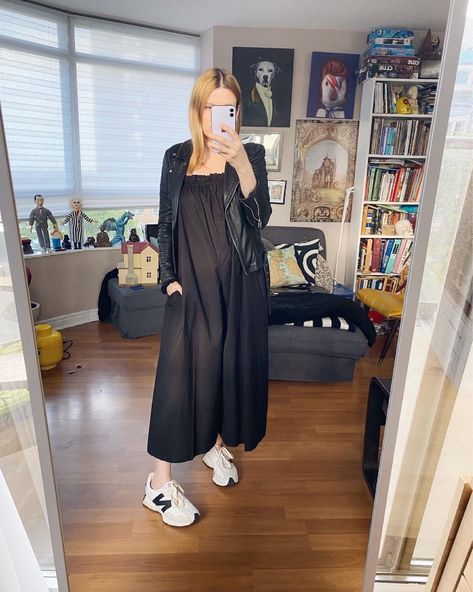 Spring Summer Capsule Wardrobe, Flowy Jumpsuit, New Balance Outfit, New Balance 327, 2024 Style, Effortlessly Chic Outfits, Modern Shoes, Woman Style, Hijab Style