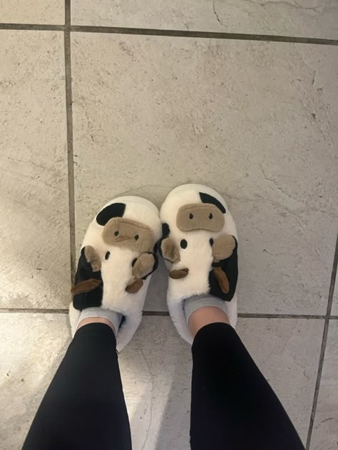 #fashion #christmas #cowprint #cowgirlstyle #slippers #homefinds #2024glowup #cuteoutfit #styleinfluencer #styleideas Cute Slippers Fluffy, Dorm Slippers, Kawaii Slippers, Kawaii House, Taylor Christmas, Cow Slippers, Slippers Cute, Bunny Slippers, Fluffy Slippers