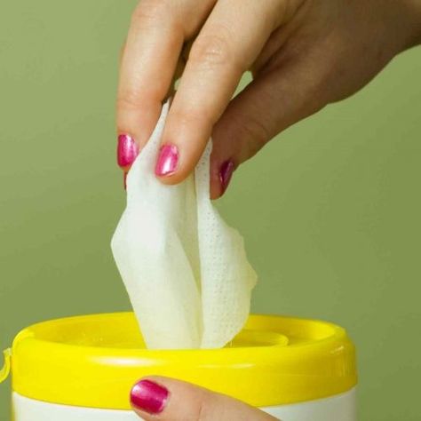 Homemade Clorox Wipes (Easy DIY Disinfecting Wipes) - A Spectacled Owl Diy Clorox Wipes, Diy Disinfecting Wipes, Homemade Clorox Wipes, Spectacled Owl, Wipes Diy, Disinfectant Wipes, Body Wipes, Clorox Wipes, Clean Bathtub