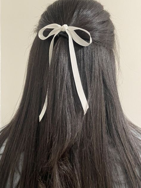 Ribbon For Hair, Cute Hairstyles With White Ribbon, White Ribbon Hairstyle, Bows In Hair, Ribbon Aesthetic, Ribbon In Hair, Ribbon Bow Hairstyle Aesthetic, Coquette Ribbon Hair, Coquette Hair Ribbon