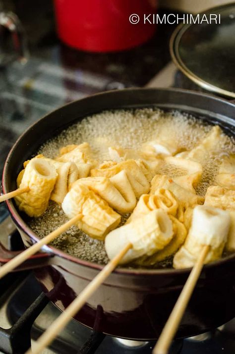 FISH CAKE SOUP (ODENG SOUP) or Eomuk Guk is one of the most favorite comfort food for Koreans made with anchovy broth. #fishcakes #koreansoup #koreanrecipes #koreanfood #asiansoup Korean Food Bulgogi, Fish Cake Soup, Popular Korean Food, Korean Fish Cake, Best Korean Food, Germany Food, South Korean Food, China Food, Thailand Food