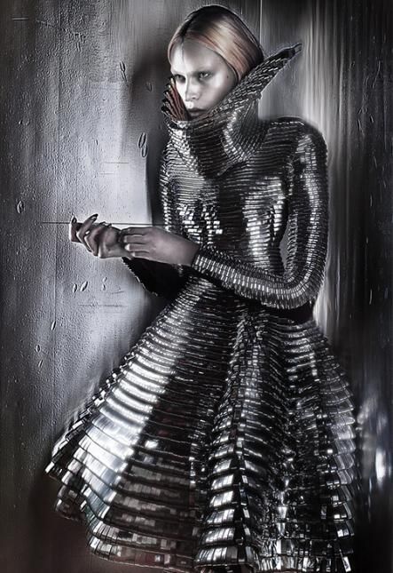 Gareth Pugh, Somerset House Studios Nick Knight, Grey Matter, Sculptural Fashion, Goth Fashion Punk, Gareth Pugh, Futuristic Fashion, Avant Garde Fashion, Emo Fashion, Gothic Dress