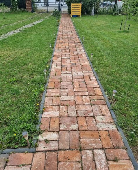 Reclaimed Brick Garden, Diy Driveway, Garden Gates And Fencing, Brick Pathway, Backyard Walkway, Walkway Landscaping, Brick Path, Brick Walkway, Brick Garden