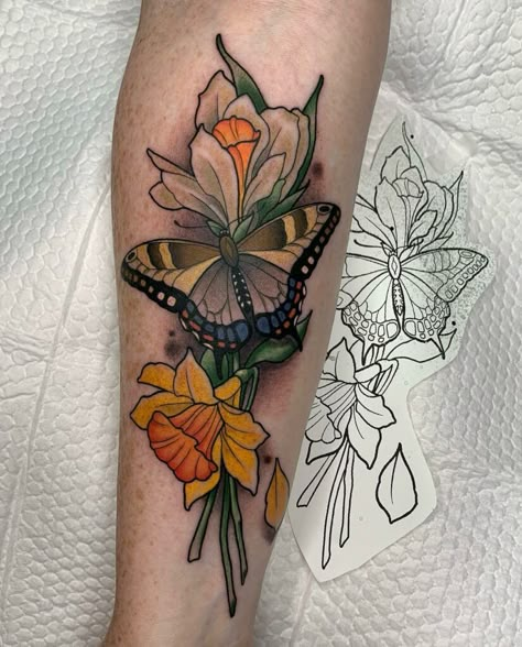 11+ Butterfly Tattoo With Flowers Ideas That Will Blow Your Mind! - alexie Neo Traditional Butterfly Tattoo, Neo Traditional Butterfly, Butterfly Tattoo With Flowers, Traditional Butterfly Tattoo, Chameleon Tattoo, Nature Tattoo Ideas, Tattoo With Flowers, Carnation Tattoo, Timeless Tattoo