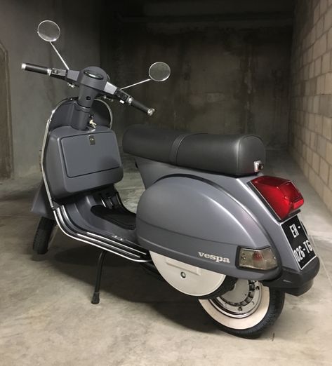 Vespa Px 125, Vespa Smallframe, Vespa Ape, Italian Scooter, Classic Vespa, Weird Vintage, Vespa Px, Lambretta Scooter, Old Motorcycles