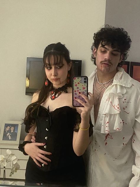 Vampire Couple Costume, Vampire Couple Costumes, Vampire Costume Couple, Spookie Season, Jessie Halloween Costume, Sofia Diaz, Spirit Weeks, Halloween Group Costumes, Costume Couples