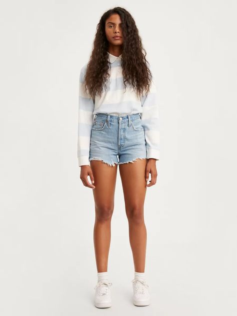 Nyc Clothes, Light Wash Levis, Levis 501 Original, Jeans Claro, Clothes Wishlist, Printed Midi Skirt, Crop Top And Shorts, Levi's 501, Levi Shorts