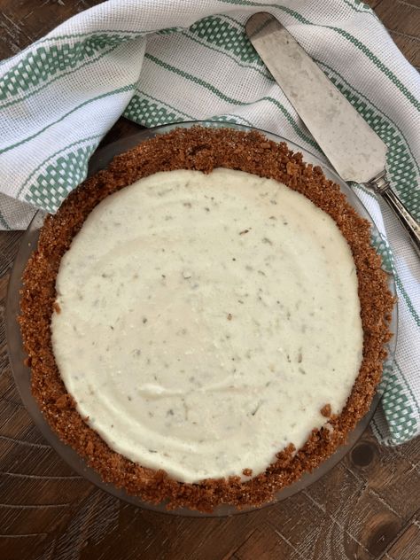 Easy Healthier Yogurt-Based Key Lime Pie Recipe (No Oven) - Quantum Microgreens Microgreens Recipe, Key Lime Pie Recipe, Grass Fed Gelatin, Lime Pie Recipe, Keylime Pie Recipe, Healthy Yogurt, Small Microwave, Yogurt Maker, Refreshing Desserts