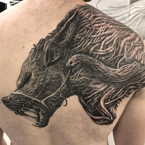 Tattoo with INSANE details of Fenrir and Jormungandr - 9GAG Jormungandr Tattoo, Fenrir Tattoo, Viking Warrior Tattoos, Celtic Dragon Tattoos, Norse Mythology Tattoo, Fenrir Wolf, Viking Tattoo Sleeve, Rune Tattoo, Istoria Artei