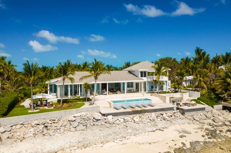 Luxury island tropical Modern house in the Bahamas. Located in Cat Cay and designed by award winning architects Touzet Studio - a modern take on Bahamian architecture #tropical Modern #luxuryresidential #bahamas #miamiarchitects Bahamas House On Water, Bahamian Architecture, Tropical Beach House Design, Ceilings With Wood, Tropical Modern House, Concrete Decks, Bahamas House, Beach View House, Luxury Island