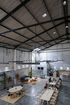 Factory Aesthetic Old, Modern Industrial Aesthetic, Factory Aesthetic, Medical Office Interior, Design Office Interior, Warehouse Interior, Urban Industrial Decor, Asma Kat, Warehouse Office