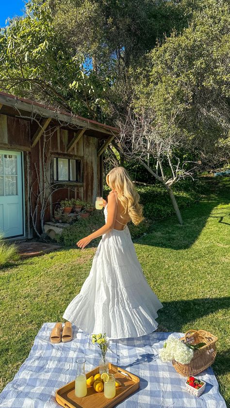 Kaylee Rae (@solarpowered_blonde) • Instagram photos and videos Picnic Aesthetic Photoshoot, Summer Picture Poses, Spring Inspo, Picnic Dress, Flowy Design, Spring Aesthetic, Spring Vibes, Dream Lifestyle, Summer Pictures