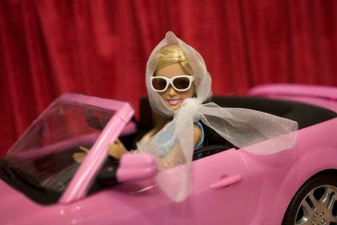 Barbie Barbie Driving, Barbie Website, High School Musical 2, Pink Convertible, Ford Mustang Convertible, Driving Car, Im A Barbie Girl, Mustang Convertible, Outdoor Gym